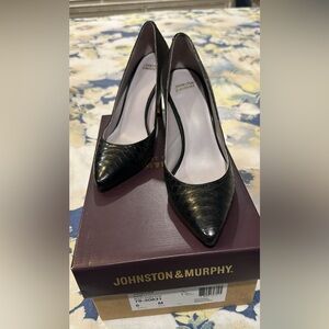Johnston & Murphy Black Textured Pumps